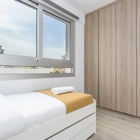 Mirage 2-br In דירה