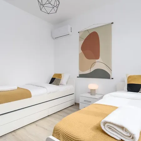 Mirage 2-br In דירה *