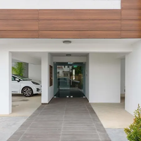 Mirage 2-br In דירה