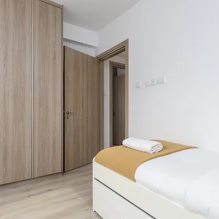 Mirage 2-br In Apartment