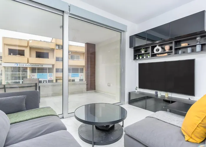 Mirage 2-br In Daire