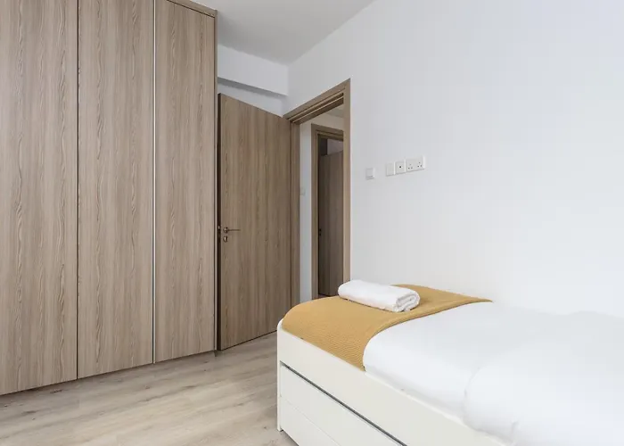 Mirage 2-br In Daire